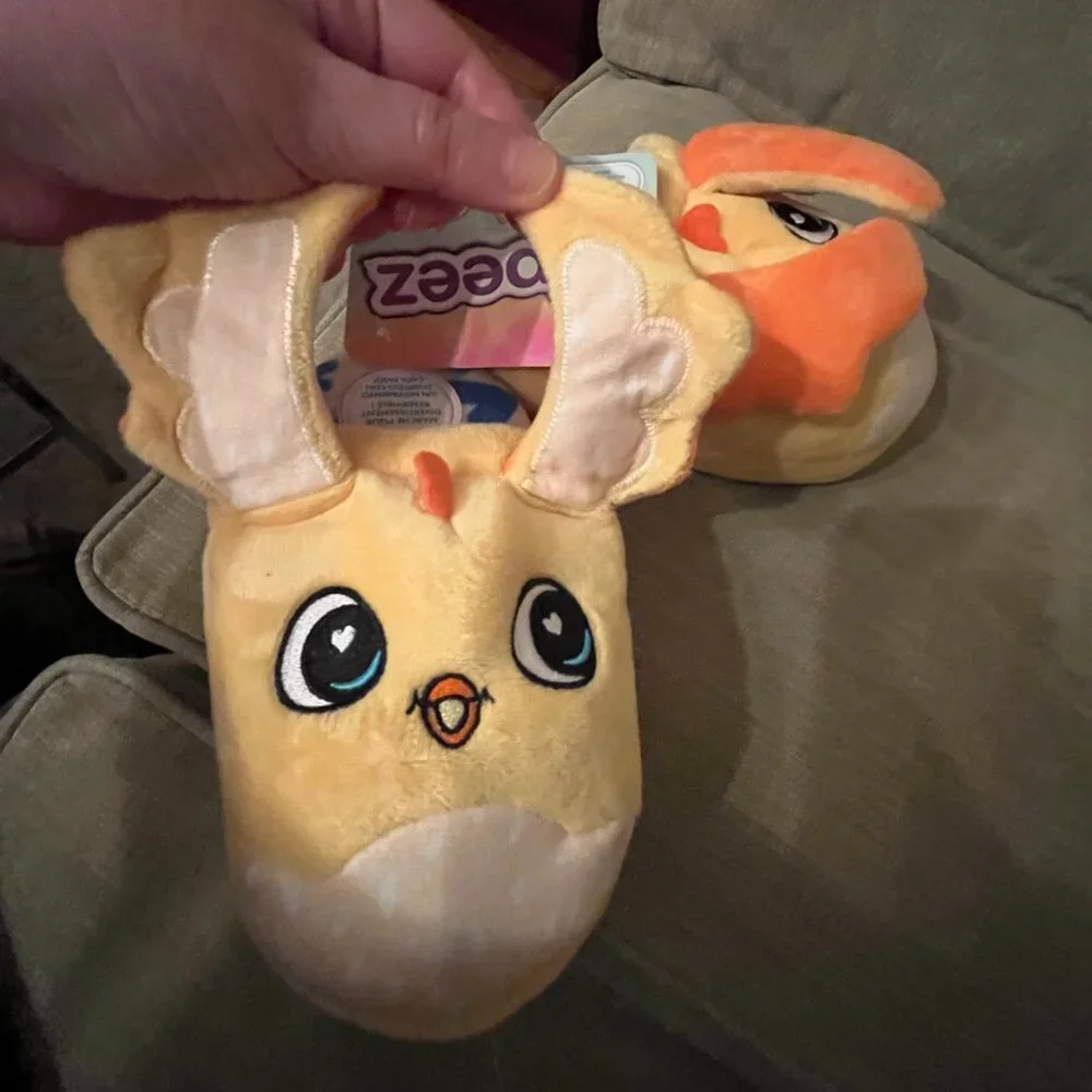 Slippers for Kids  (Flipeez) (Size Small Fits Kids Sizes 10-13 US)  (new/shoes/x